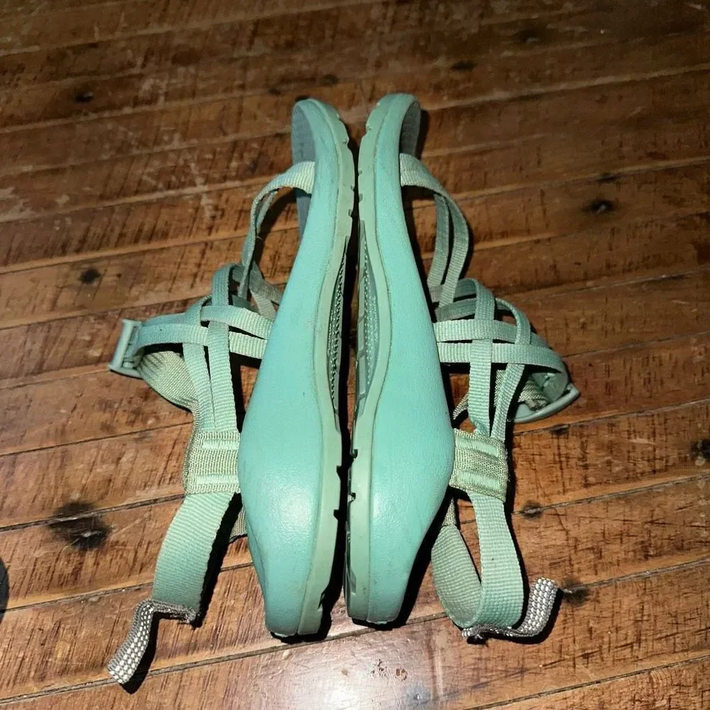 Chaco mint green gorpcore strappy arch support kids 4 sandals